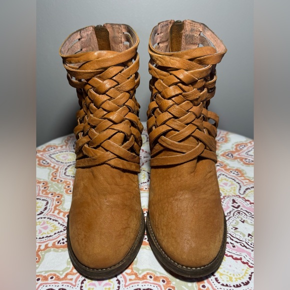 𝐅𝐑𝐄𝐄 𝐏𝐄𝐎𝐏𝐋𝐄 Boho Ankle Booties - Picture 6 of 15